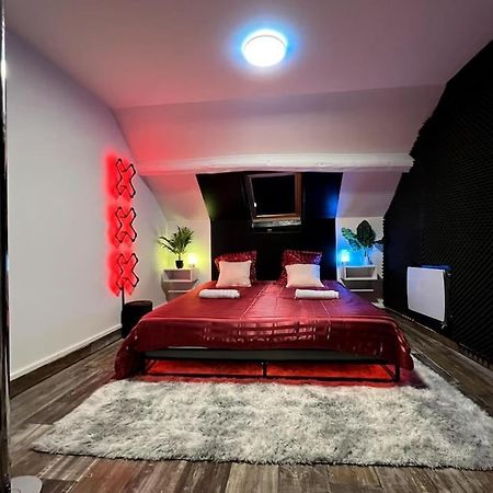 Red Love-Room / Balneo & Plus ! Souppes-sur-Loing Экстерьер фото