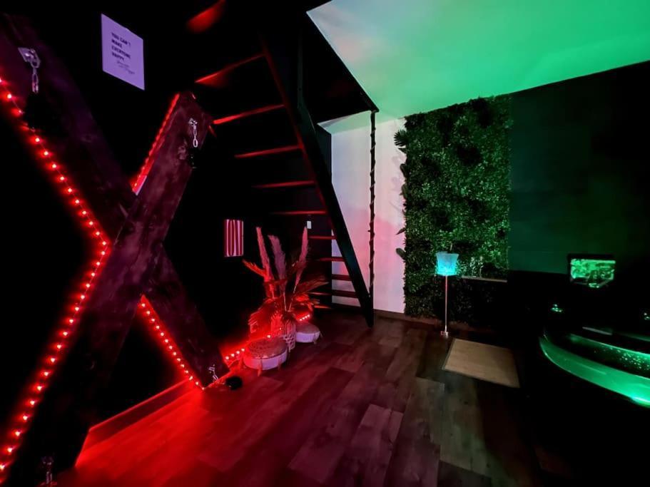 Red Love-Room / Balneo & Plus ! Souppes-sur-Loing Экстерьер фото