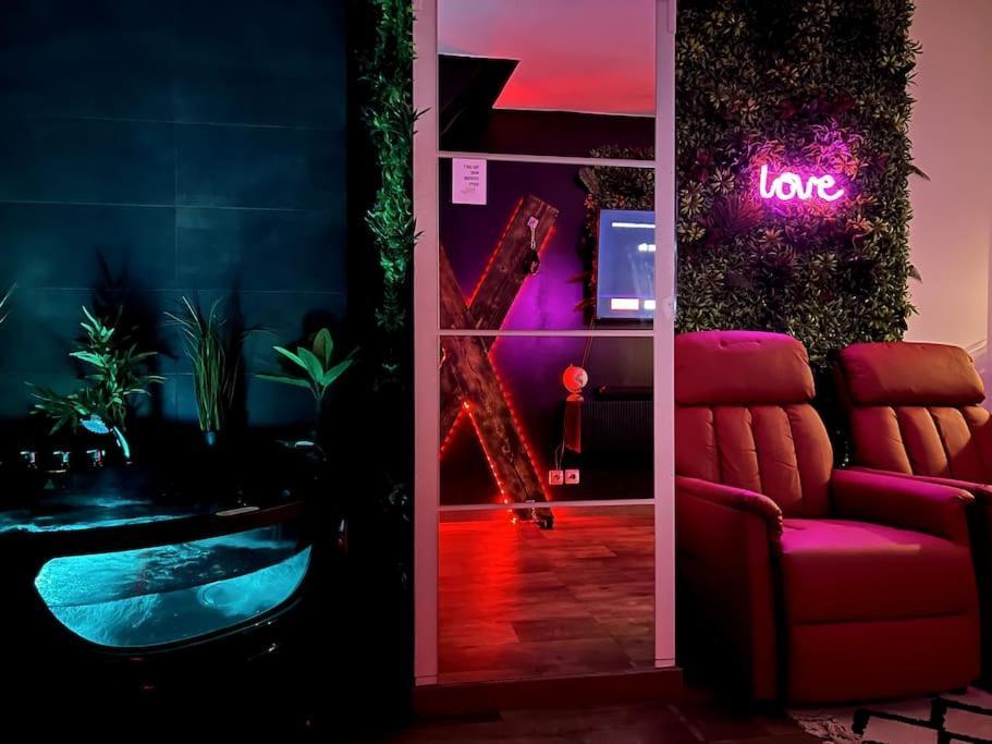 Red Love-Room / Balneo & Plus ! Souppes-sur-Loing Экстерьер фото