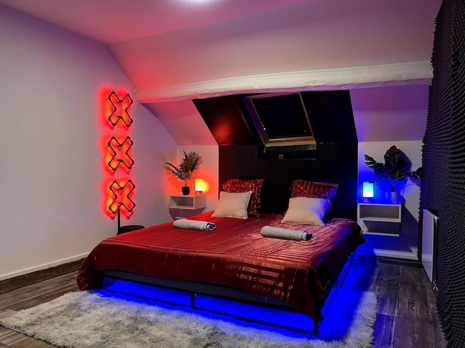 Red Love-Room / Balneo & Plus ! Souppes-sur-Loing Экстерьер фото