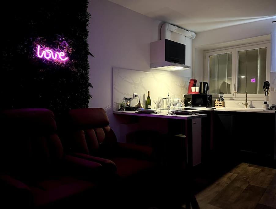 Red Love-Room / Balneo & Plus ! Souppes-sur-Loing Экстерьер фото