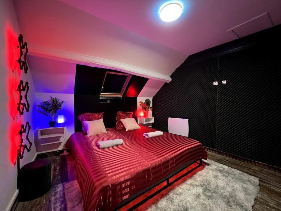 Red Love-Room / Balneo & Plus ! Souppes-sur-Loing Экстерьер фото
